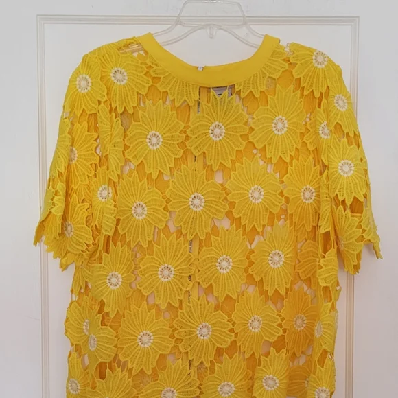 Yellow Top - Picture 2 of 4